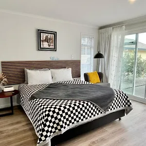 https://lakeside-cozy-studio.rotoruahotelsnz.com